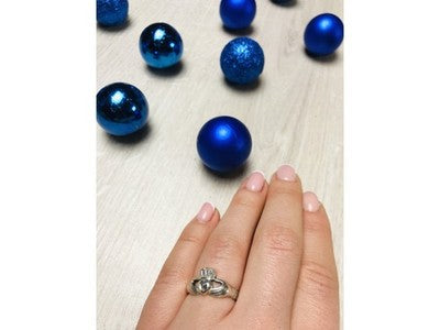 925 Sterling Silver "Heart In Hands" Ring Size 7