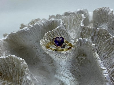 10K Yellow Gold Tourmaline & Diamonds Heart Ring Size 4.75