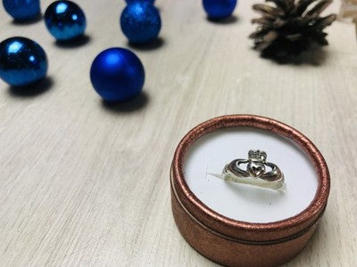 925 Sterling Silver "Heart In Hands" Ring Size 7