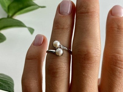 925 Sterling Silver Pearls Ring Size 5