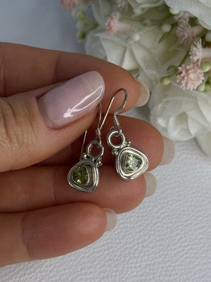 925 Sterling Silver Peridot Earrings & Pendant Set