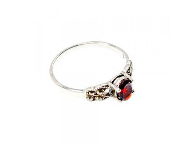 925 Sterling Silver Garnet & Marcasites Ring Size 7
