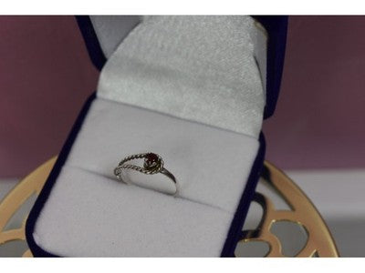 925 Sterling Silver Garnet Ring Size 5.5