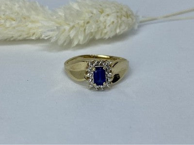 10K Yellow Gold Sapphire & Diamonds Ring Size 6.5