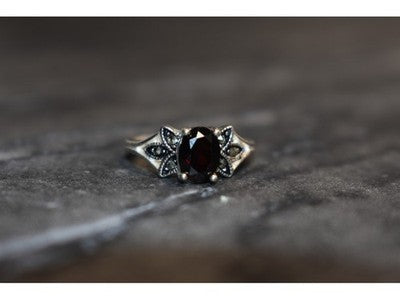 925 Sterling Silver Garnet & Black Jade Ring Size 6.5