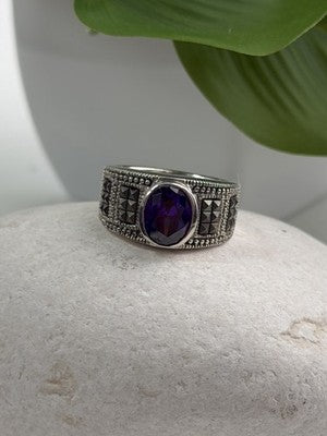 925 Sterling Silver Amethyst & Marcasite Ring Size 6.5