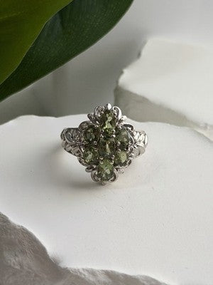 Elegant 925 Sterling Silver Peridot Ring Size 7