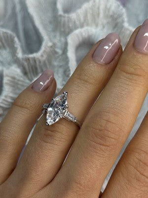 Beautiful 925 Sterling Silver CZ Ring Size 6