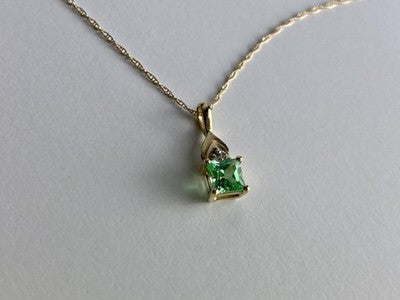 10K Yellow Gold Tsavorite & Diamonds Chain With Pendant