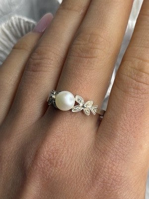 Lovely 925 Sterling Silver Pearl & Beryl Ring Size 10