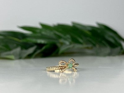 10K Yellow Gold Emerald BOW Ring Size 7.25
