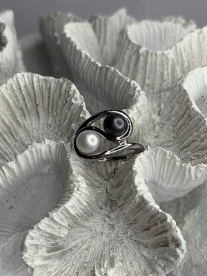 925 Sterling Silver White & Black Pearls Ring Size 6