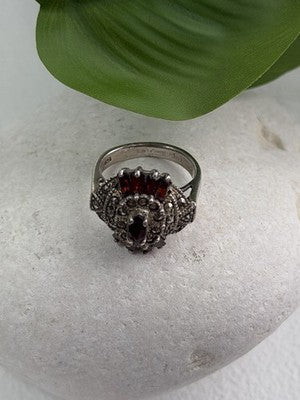 925 Sterling Silver Garnet & Marcasite Ring Size 6.5