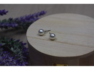 Stud Earrings with Pearls