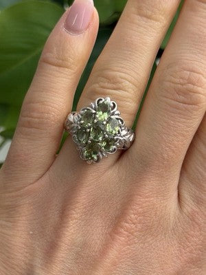 Elegant 925 Sterling Silver Peridot Ring Size 7
