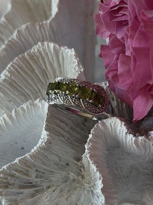 925 Sterling Silver Peridot & Diamond Ring Size 8.5