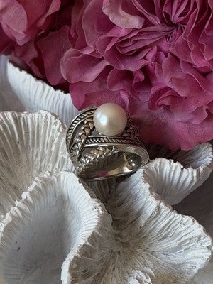 925 Sterling Silver Pearl Ring Size 6