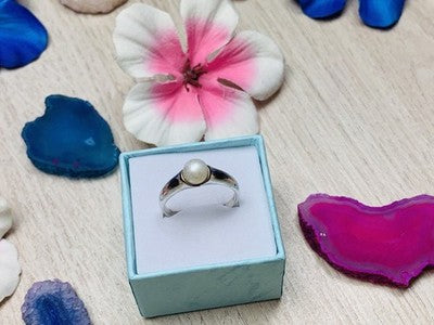 925 Sterling Silver Pearl Ring Size 8