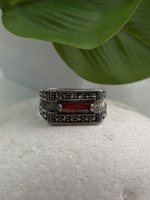Men's  925 Sterling Silver Garnet & Marcasite Ring Size 10