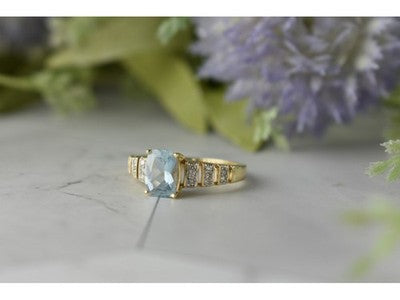 10K Yellow Gold Aquamarine & Diamonds Ring Size 7