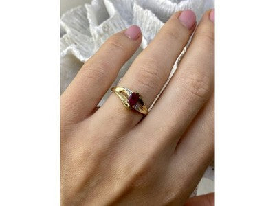 10K Yellow Gold Ruby & Diamonds Ring Size 7