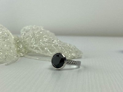 925 Sterling Silver Black Onyx Ring Size 8