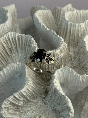 925 Sterling Silver Garnet & Marcasite Ring Size 7
