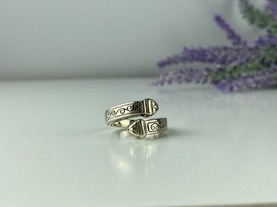 Vintage 925 Sterling Silver Ring Size 5.5 (Adjustable)