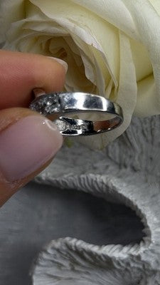 Vintage 925 Sterling Silver Clear Topaz Crossover Ring Size 9