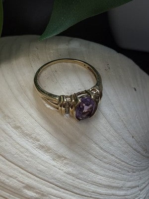 10K Yellow Gold Purple Amethyst & Diamond Ring Size 8.5