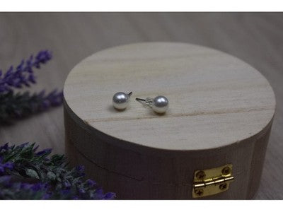 Stud Earrings with Pearls