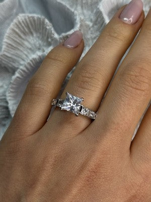 925 Sterling Silver CZ Ring Size 7.5