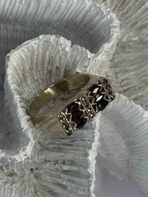 925 Sterling Silver Garnet & Marcasite Ring Size 9