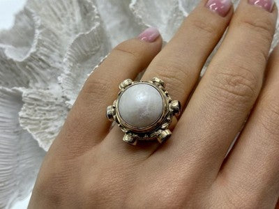 Vintage 925 Sterling Silver Mother of Pearl & Garnet Ring Size 6.5