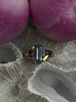 Elegant 10K Yellow Gold Blue Topaz & Diamond Ring Size 7