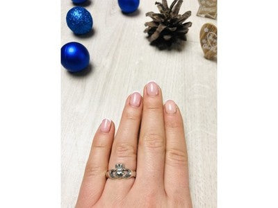 925 Sterling Silver "Heart In Hands" Ring Size 7