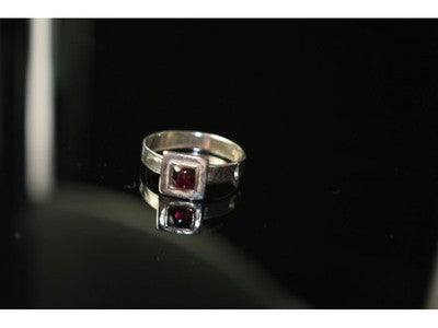 925 Sterling Silver Almandine Ring Size 6.5
