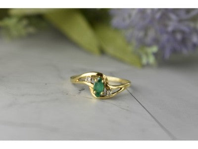 14K Yellow Gold Emerald & Diamonds Ring Size 8