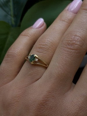 Classic 14K Yellow Gold Ring Emerald & Diamond Size 7