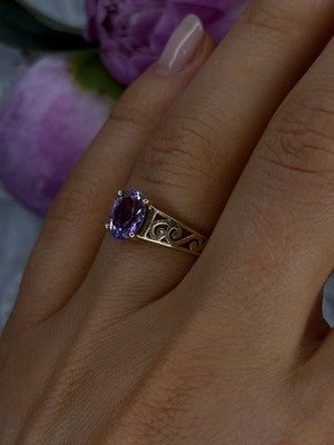 10K Yellow Gold Amethyst Filigree Design Ring Size 7.5