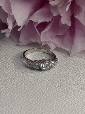 Shiny 925 Sterling Silver CZ Ring Size 7