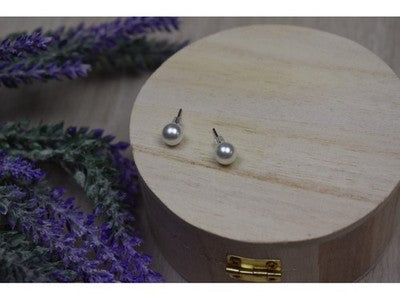 Stud Earrings with Pearls
