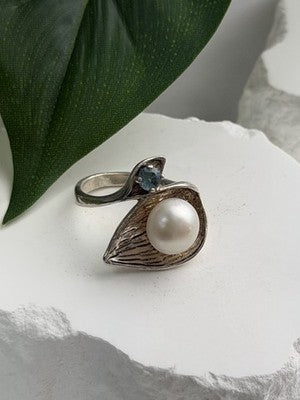 Beautiful Design 925 Sterling Silver Pearl & Topaz Ring Size 5