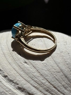 14K Yellow Gold Blue Oval Turquoise & Diamond Ring Size 6