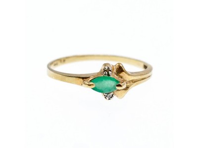 10K Yellow Gold Emerald & Diamonds Ring Size 6.75