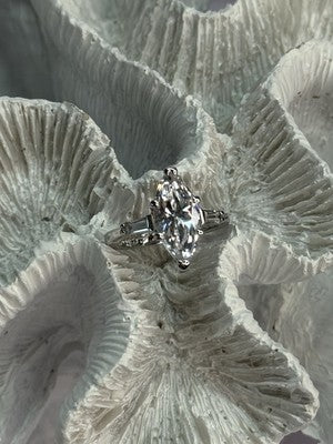 Beautiful 925 Sterling Silver CZ Ring Size 6