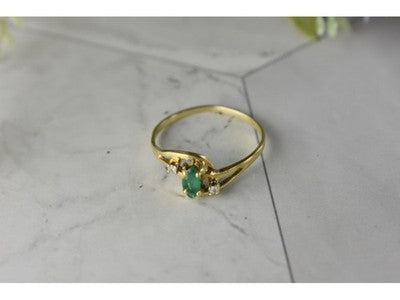 14K Yellow Gold Emerald & Diamonds Ring Size 8