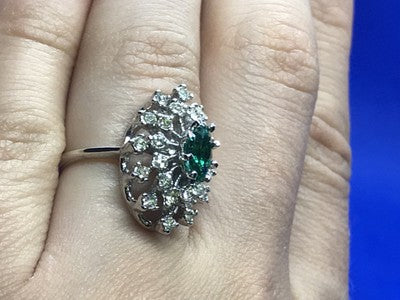 Beautifull Ring With Green & White CZ Size 6.5