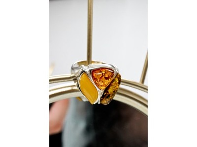 Beautiful 925 Sterling Silver Amber Ring Size 8