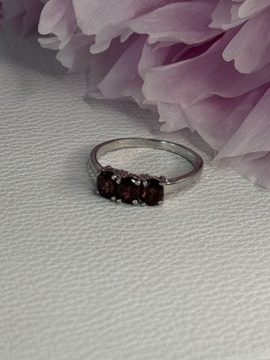 925 Sterling Silver Garnet Ring Size 8